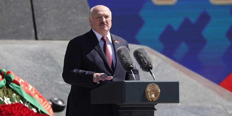 Беларусь по-прежнему стоит как Брестская крепость на пути любого врага