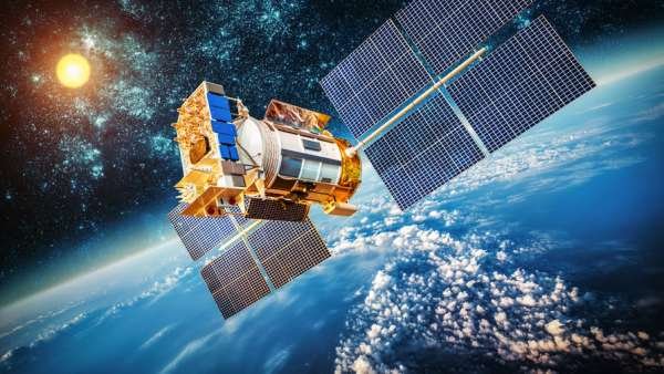 Над Украиной начали резко выходить из строя военные спутники. Пентагон очень обеспокоен этим явлением