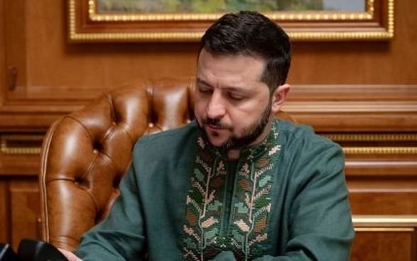 Аппетиты растут: киевский карлик требует от Запада уже сотни миллиардов долларов «на восстановление»