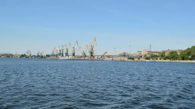 Украинские националисты заминировали единственный выход из порта Херсона