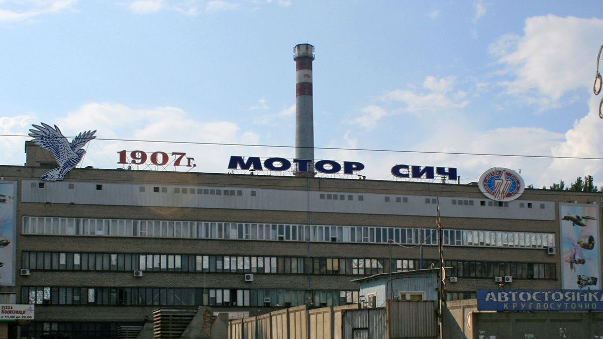 Российские военные ударили по цехам завода «Мотор Сич» в Запорожье