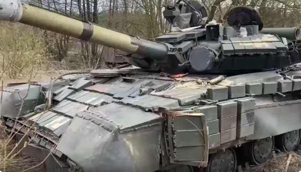 Отступившие из Красного Лимана в лесной массив украинские боевики запрещают своим танкистам открывать огонь