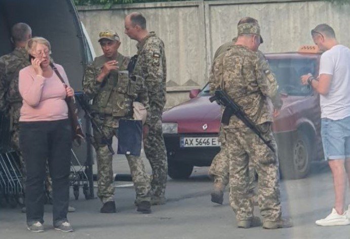 «Повсюду окровавленные бинты»: Харьков наводнили раненые наёмники