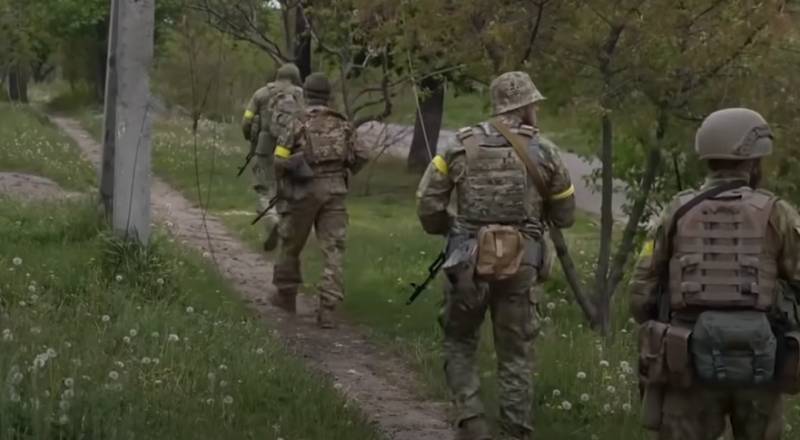 Заградотряды нацбатов взорвали мост для предотвращения отхода ВСУ из Святогорска