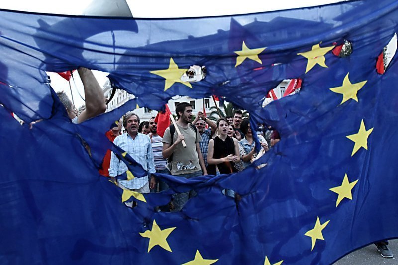 «От скудоумия стреляют себе в голову»: Запад провоцирует мировой хаос антироссийскими санкциями