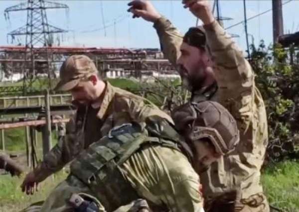 Более тысячи военных, сдавшихся на «Азовстали», отправлены в Россию