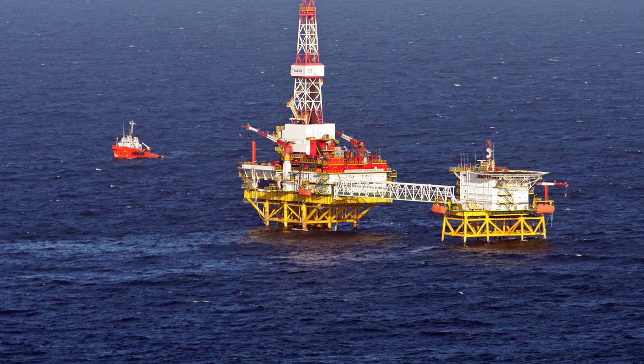 «Связи с людьми нет»: ВСУ ударили по буровым платформам «Черноморнефтегаза»