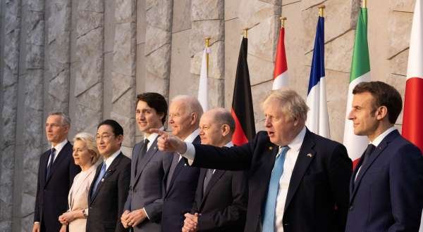 Так чего же Запад хочет от России?