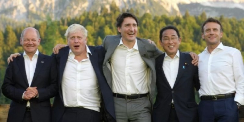 Утратившая связь с реальностью G7 может уступить место глобального лидера странам БРИКС