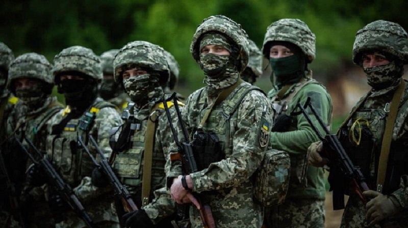 Власти Украины посетовали на распродажу военной помощи из США и ЕС