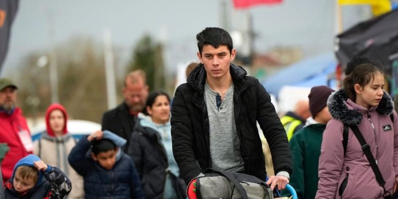 «Теплый» прием украинских беженцев в Европе