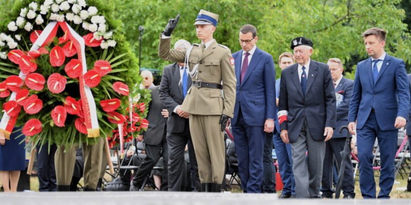 Типичный пример подчинения истории потребностям современной политики