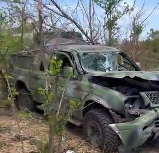 Бронемашина ВСУ пролетела по воздуху и превратилась в кусок металла