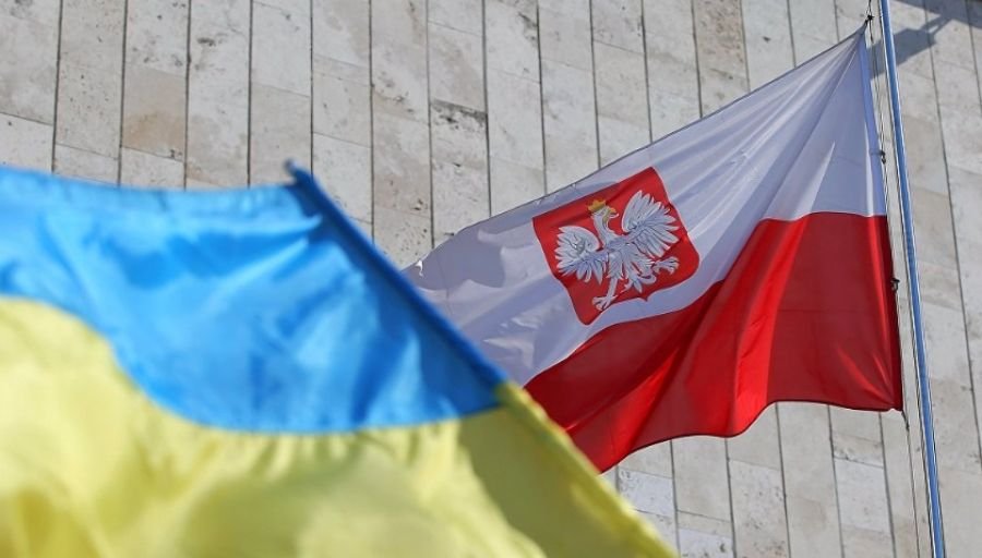 В Польше разгорелся скандал из-за украинских флагов
