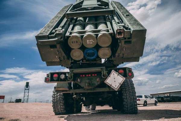 Защитники Донбасса изучают ракеты для HIMARS