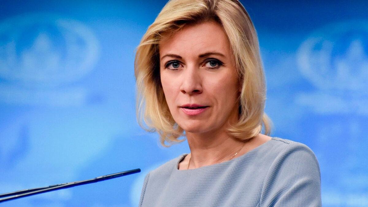 Захарова остро ответила на заявление Белого дома “поймать Лаврова за пуговицу”