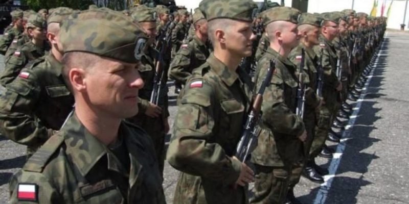 Польское правительство готово вернуть всеобщий обязательный призыв в армию