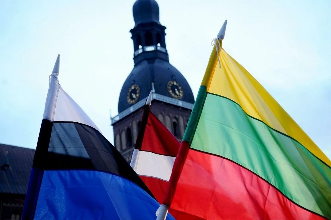 Эстония закрывает въезд из России. Чего боится Прибалтика, и где украинский след?