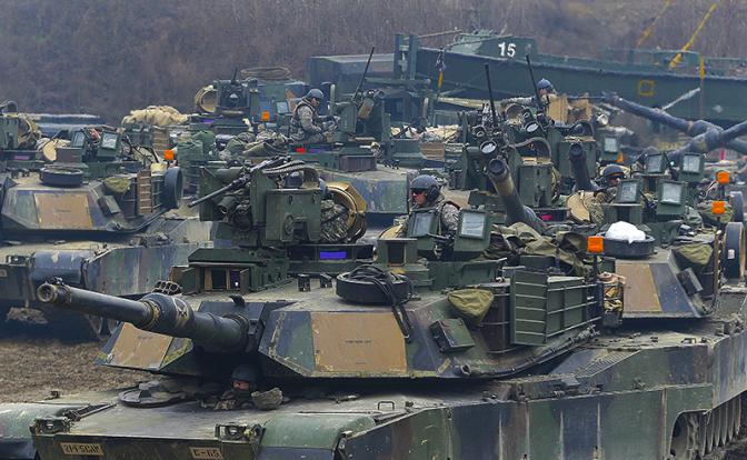 Польша мечется по рынку мирового танкостроения, не зная, чем заменить машины, отданные Украине
