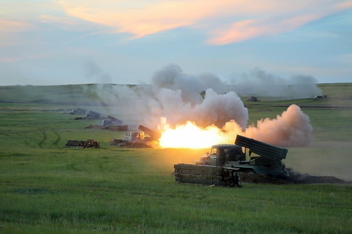 НМ ДНР: Морпехи «Градами» накрыли район сосредоточения боевиков ВСУ в Донбассе