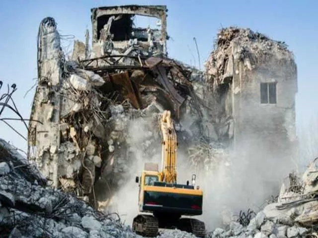 Снос Евросоюза происходит под контролем, а за Россию заступились погода и климат