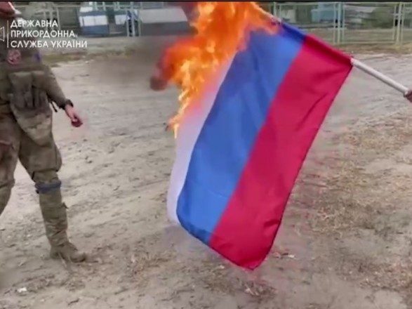 Жгут русские флаги и охотятся на «коллаборантов»: что происходит в оставленном Волчанске на Харьковщине