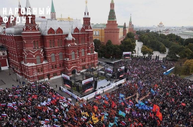 «Мы это заслужили. Победа будет за нами», – жители Донбасса рассказали москвичам на 50-тысячном митинге о войне и референдуме