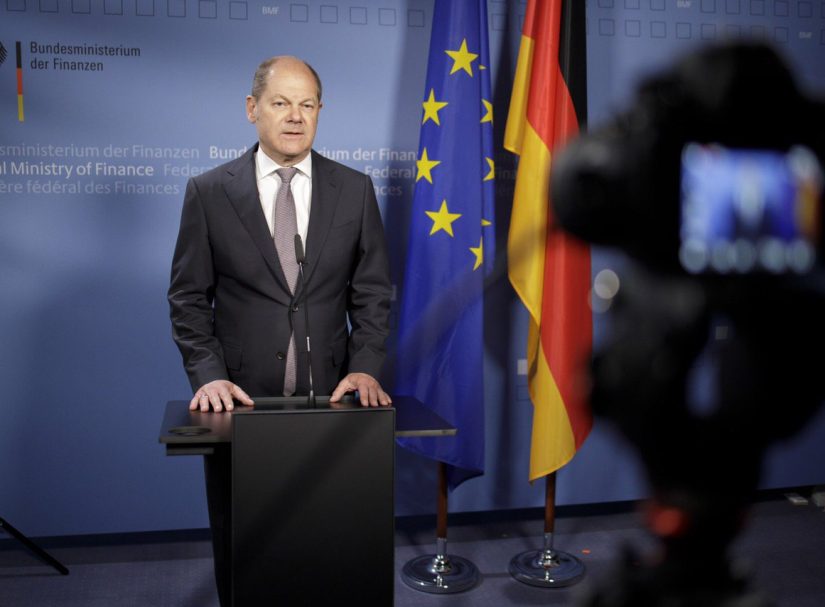 Почему «ливерный» Шольц тормозит поставки оружия Украине