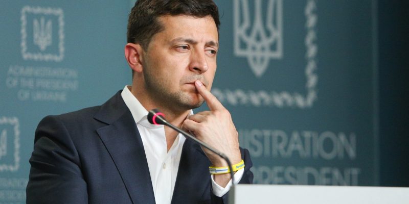 Зеленский определился с будущим обликом своей страны, но места для народа Украины в ней нет