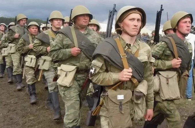 На российском ТВ требуют наказать «мерзавцев, бросавших бойцов Донбасса в атаку с «мосинками»