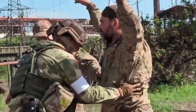 «Если бы не авиация РФ, двинулись бы маршем из Мариуполя на Донецк» – зам комполка «Азов»*