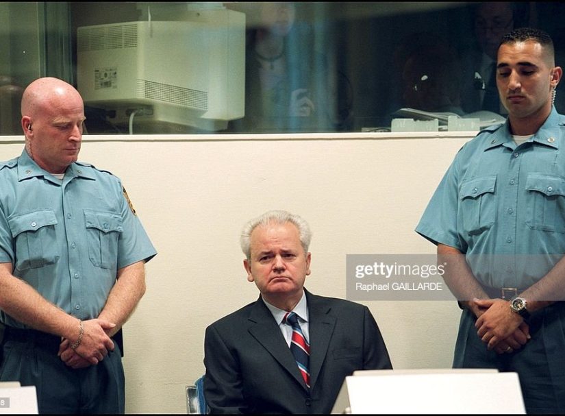 Уроки Милошевича. Разнесёшь врага – герой и победитель, недобомбишь – «преступник» и изгой