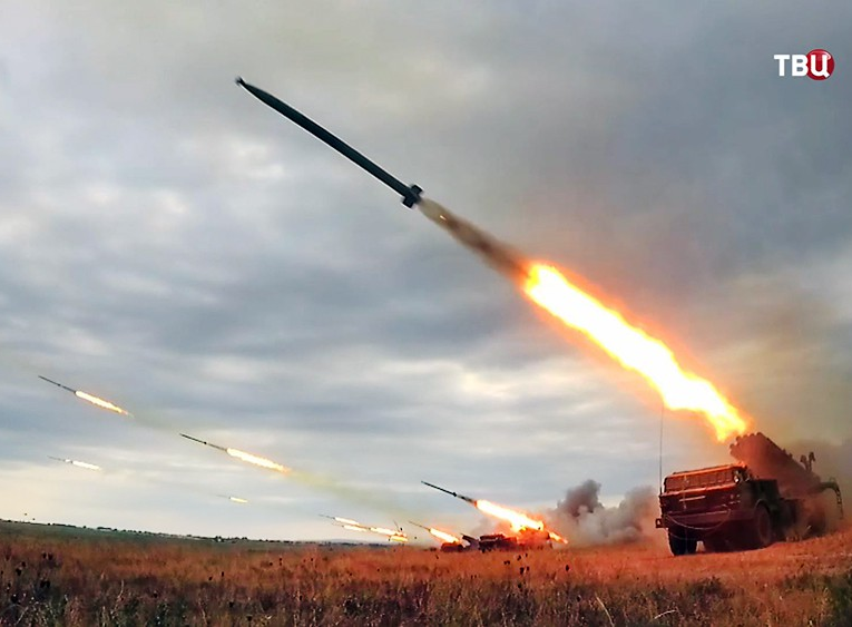 Минобороны РФ опубликовало кадры работы РСЗО «Ураган» в зоне спецоперации