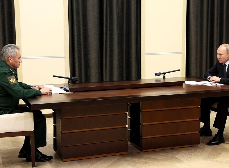 Путин поручил модернизировать работу системы военкоматов в России