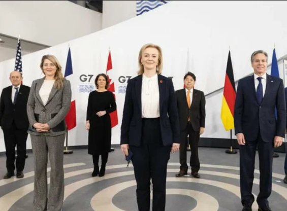 Зеленский попросил G7 ввести на Украину войска НАТО под видом миротворцев