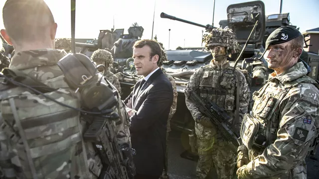 Макрон готовит Францию к войне