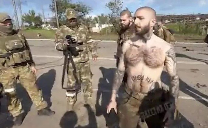 «Я не заморачивался, сколько их гибнет, они сдавались в плен» – боевик «Азова»* о морпехах ВСУ