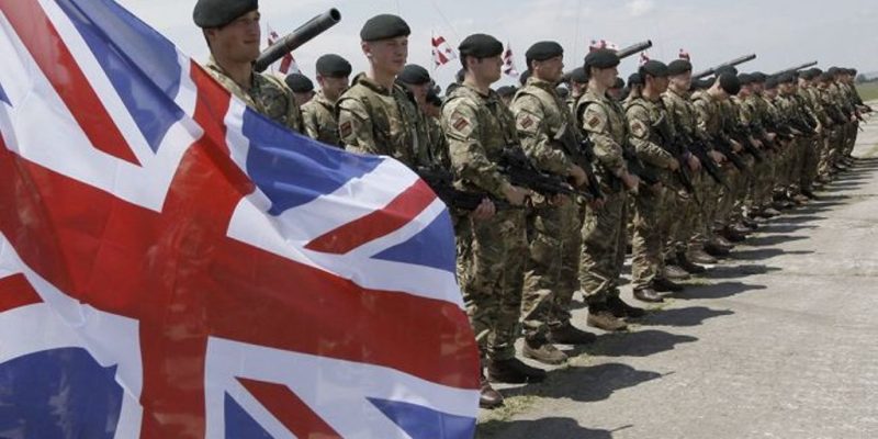 Великобритания направит в Эстонию артиллерию и вертолеты