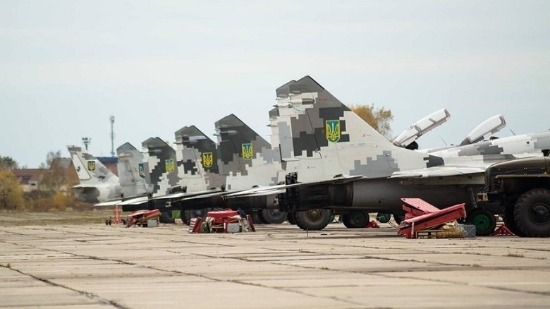 Военных летчиков Украины готовят к встрече с неизвестными самолетами