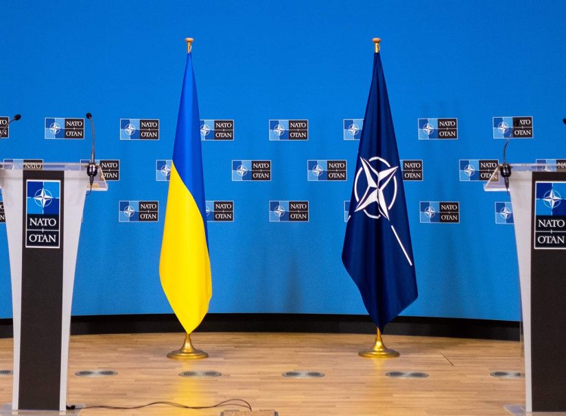 Украина давно и успешно воюет с НАТО, чего альянс старается не замечать