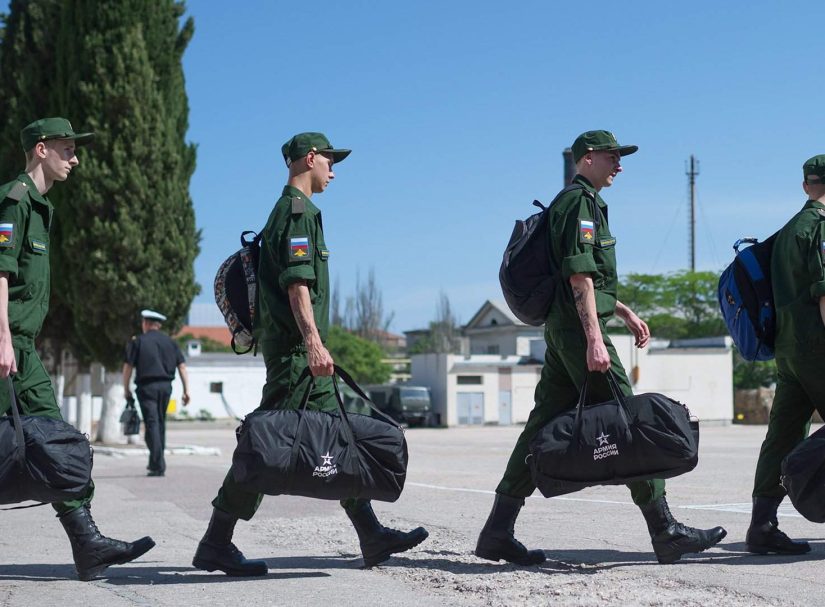 Глава Дагестана запретил чиновникам прятать детей от армии