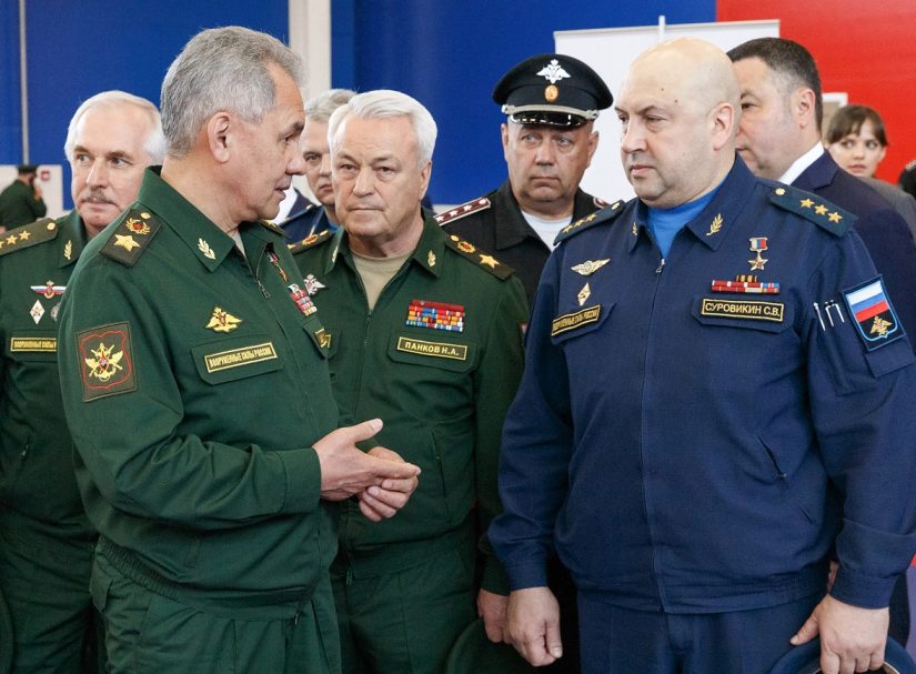 Шойгу и Суровикин заявили о выходе российских войск из Херсона