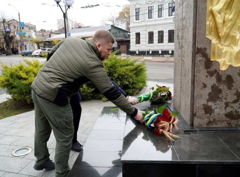Голодомор-шоу – в этом году вдвойне унылее!