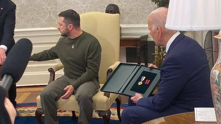 Ложное обещание Байдена Зеленскому стало причиной конфликта на Украине — Spectator