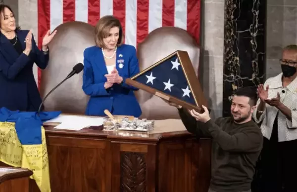 В Сети заметили странные ритуалы во время выступления Зеленского в США