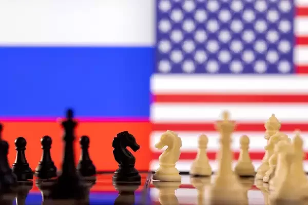 Хазин рассказал о возможных тайных переговорах США с Россией