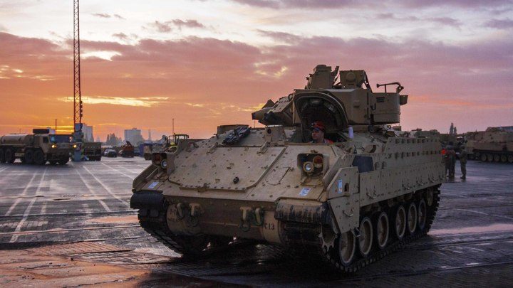 Генерал Мороз наносит удар: Американский БТР вмёрз в землю на Украине