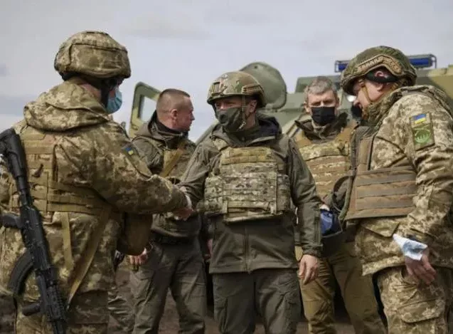 Зеленский готов оставить в Бахмуте "гарнизон смертников" - аналитик