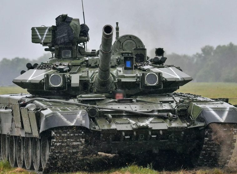 Американцы засуетились: на Украину массово пошли новейшие российские танки