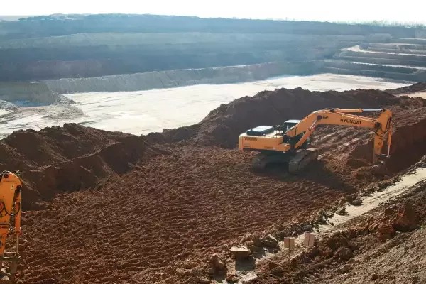 Расплата за оружие: 35% украинского титана переходят к США